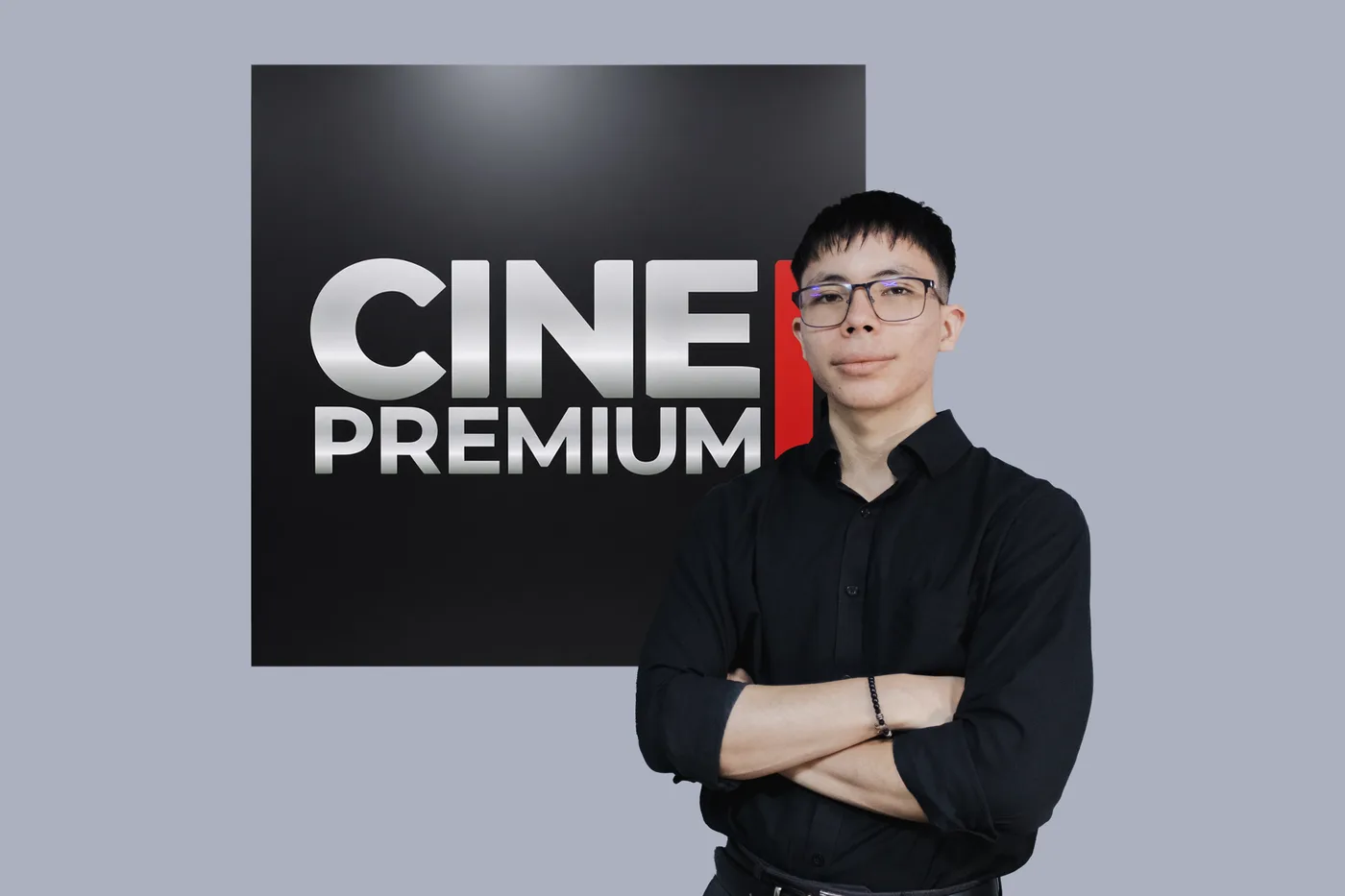 David Payán Salazar, Abogado de IMD, junto al logo del canal Cine Premium