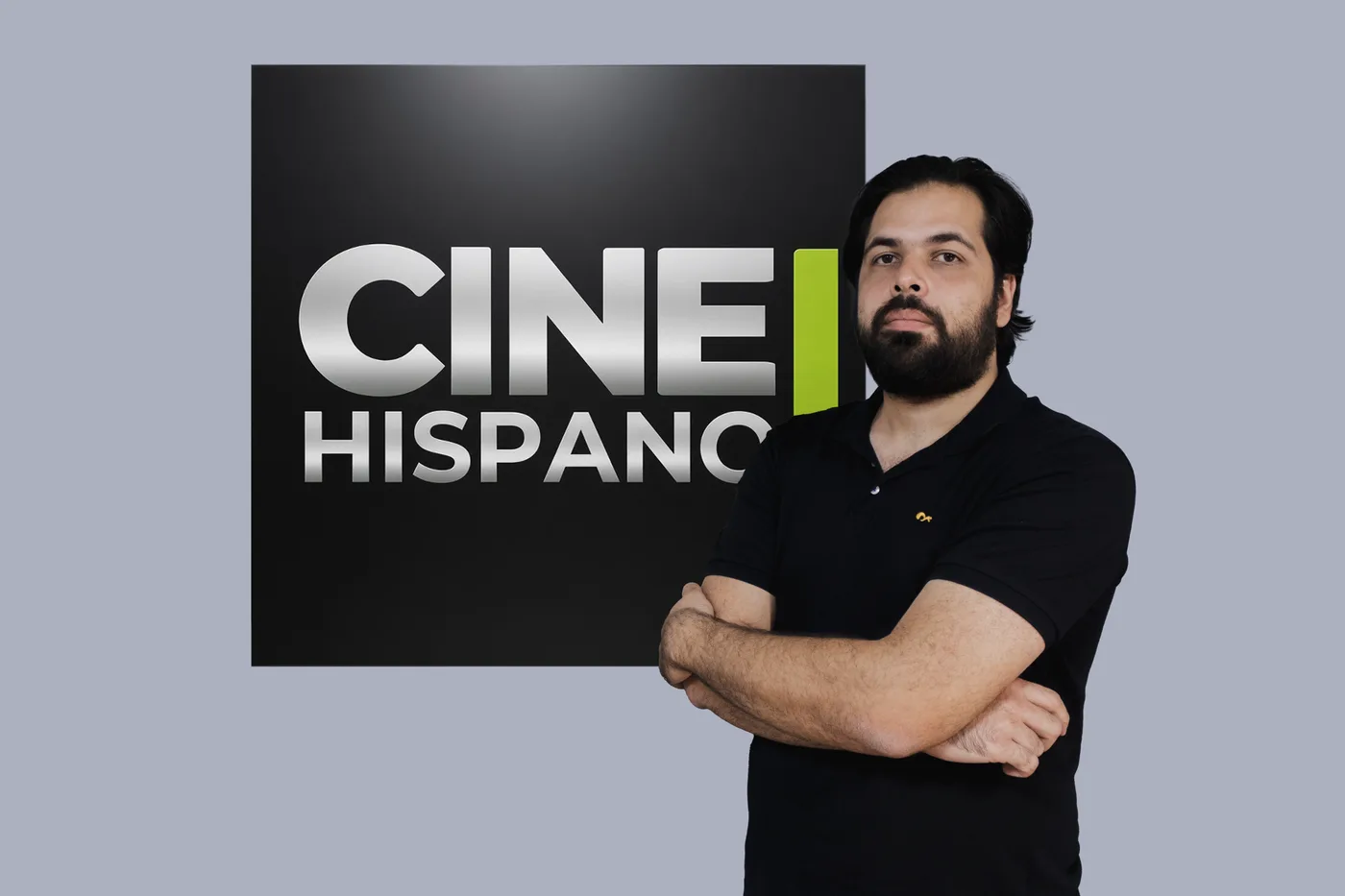 Julian Correa, Alianzas y Operaciones de IMD, junto al logo del canal Cine Hispano